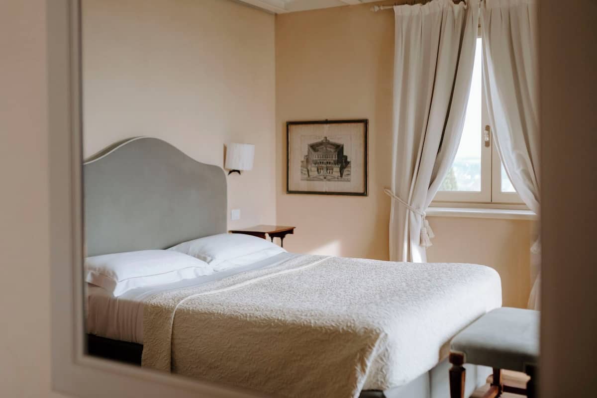 Sviitti, näköala puutarhaan