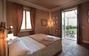 Quarto casal clássico, vista para o jardim