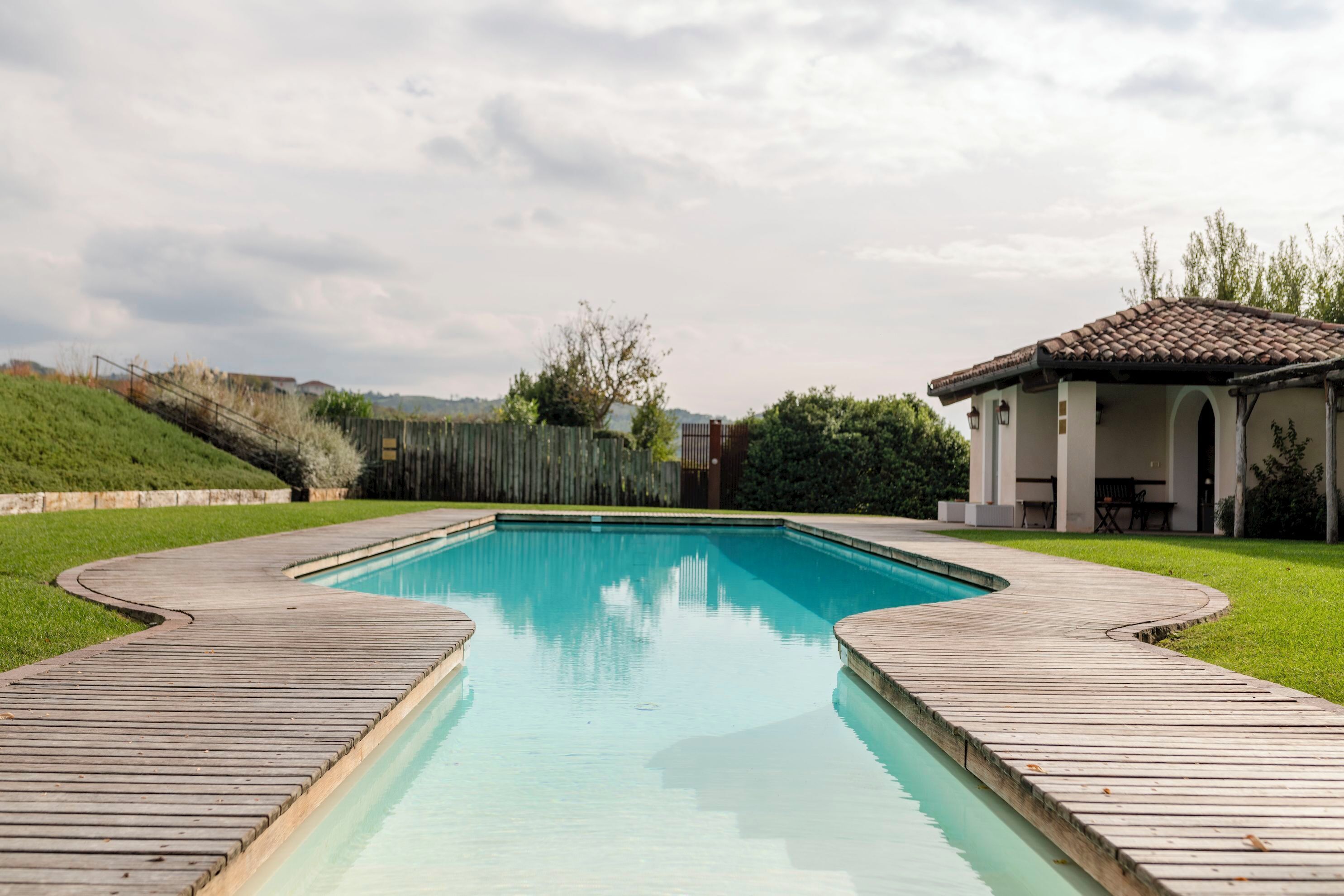 สระว่ายน้ำ