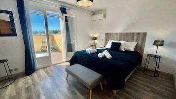 6 slaapkamers, een strijkplank/strijkijzer, wifi, beddengoed