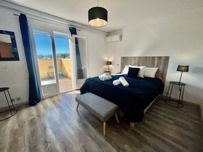6 bedrooms, iron/ironing board, WiFi, bed sheets