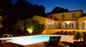 Pool - Maison Des Arches Mérindol, spacious and bright. 6 bedrooms, private pool. (Mérindol)