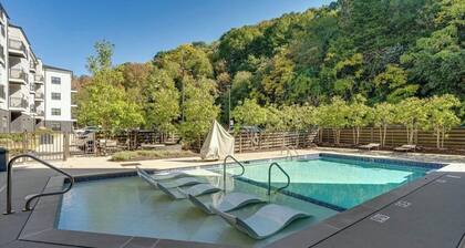 1-bdrm condo downtown along the Tennessee River with pool & gym access