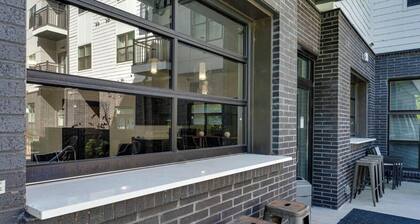 1-bdrm condo downtown along the Tennessee River with pool & gym access