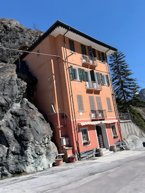Exterior - Apartment 'Casa Nais' with Mountain View and Balcony (Acceglio)