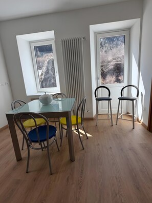 Dining - Apartment 'Casa Nais' with Mountain View and Balcony (Acceglio)