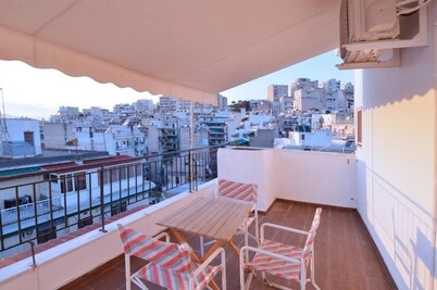 Amazing view. Minimal retire at Kypseli