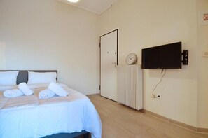 Appartement, balcon | Fer et planche à repasser, accès au Wi-Fi (inclus)