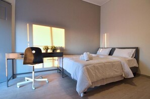 Appartement, balcon | Fer et planche à repasser, accès au Wi-Fi (inclus)