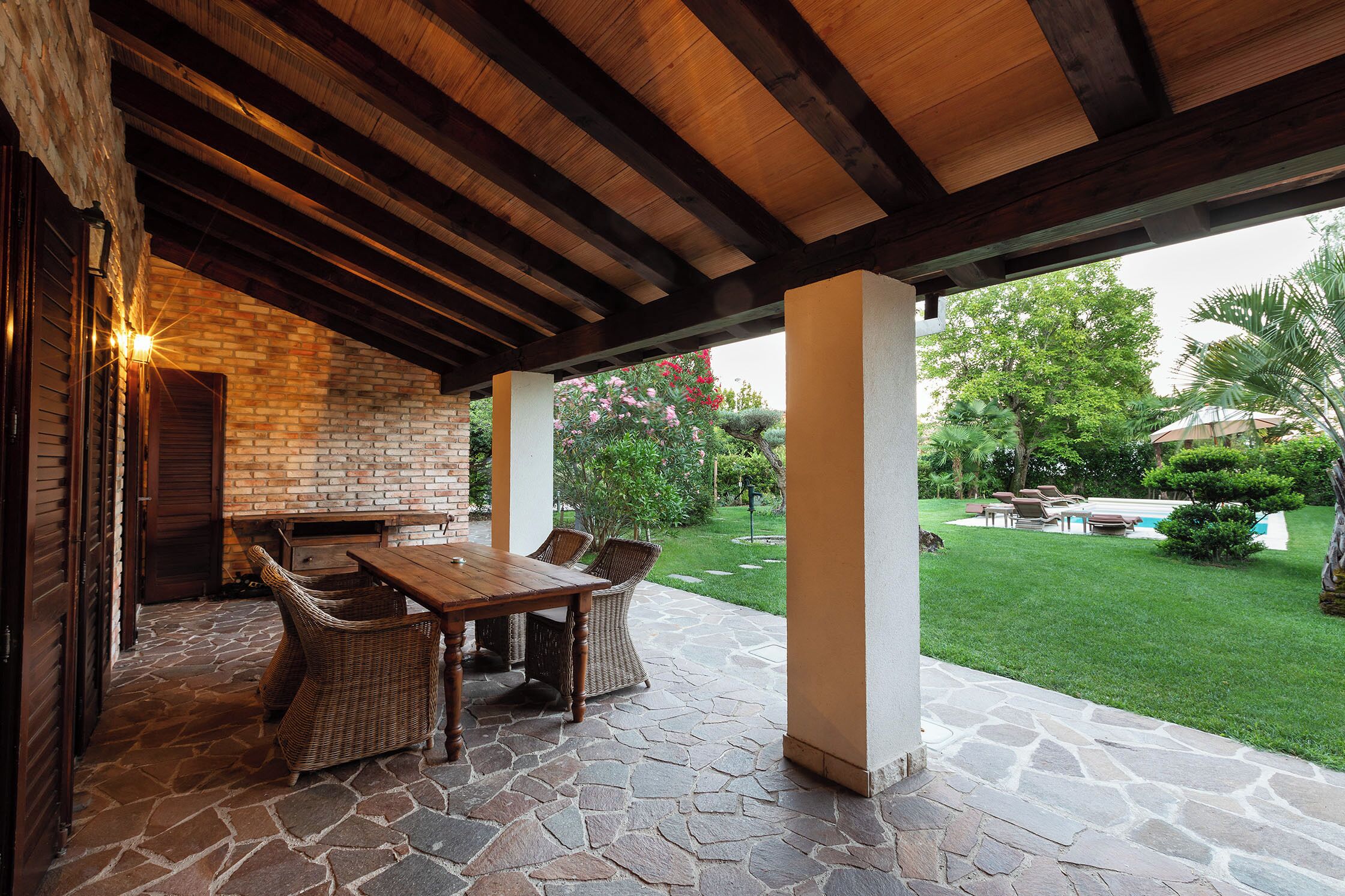 Comfort-Villa, Gartenblick | Speisen im Freien