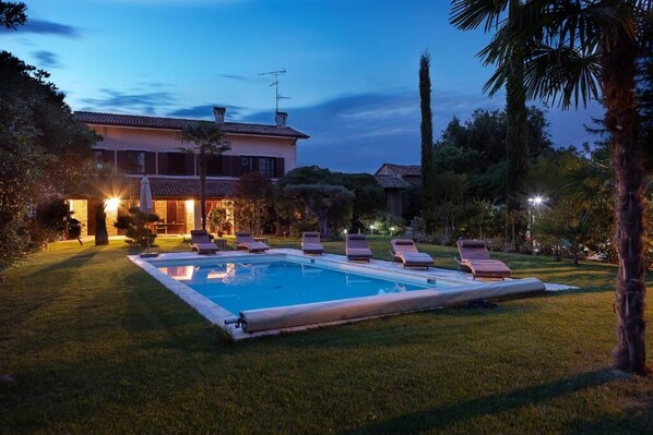 Seasonal outdoor pool, pool loungers
