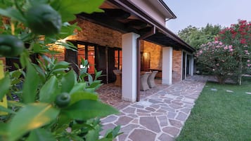 Villa Comfort, vista giardino | Terrazza/patio