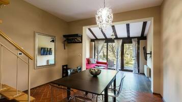 Comfort Villa, Garden View | Dining