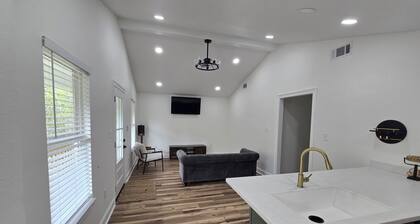 Cozy 3-bedroom house in charming Bay St. Louis with AC