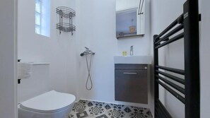 Comfort Apartment, City View | Bathroom - A modern renovated maisonette Nikaia (Nikaia-Agios Ioannis Rentis)