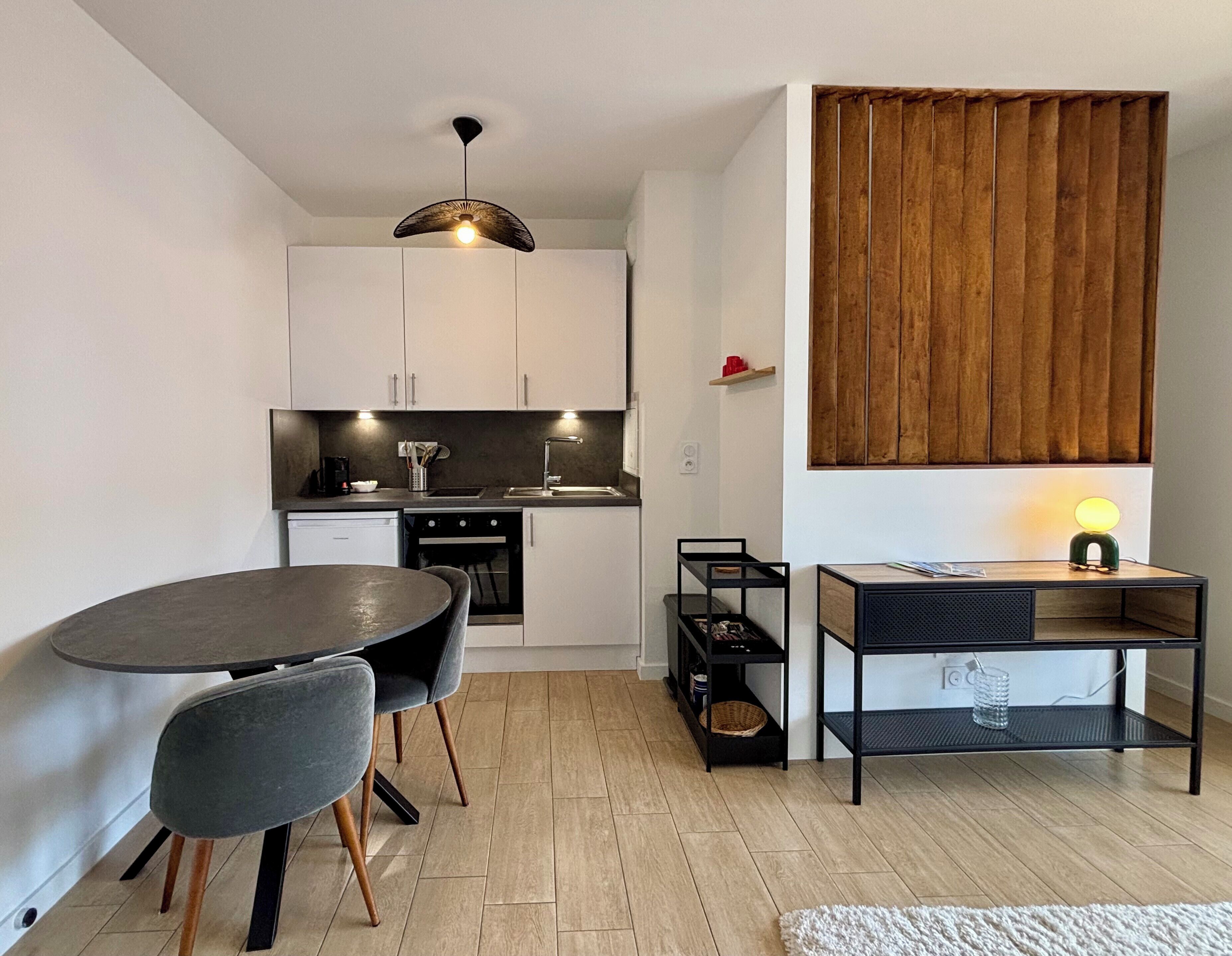Fridge, oven, coffee/tea maker
