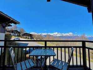 Outdoor dining - Charming studio with mountain view & balcony (Combloux)