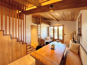 Living area - Charming studio with mountain view & balcony (Combloux)