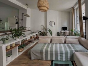 1 bedroom, iron/ironing board, WiFi, bed sheets - 70 m² apartment with terrace in the heart of Paris (Paris)