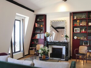 Interior - Spacious 74 m² apartment near Montmartre (Paris)