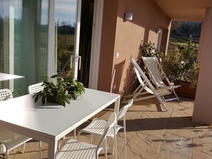 Outdoor dining - Wohnung 'Lina' mit Gemeinschaftspool by Interhome (Gavardo)