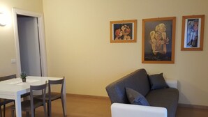 Living area - Wohnung 'Lina' mit Gemeinschaftspool by Interhome (Gavardo)
