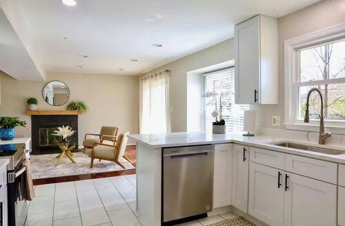 Cozy 4BR Single Family Home Near IAD Family-Friendly w/ Workspaces!