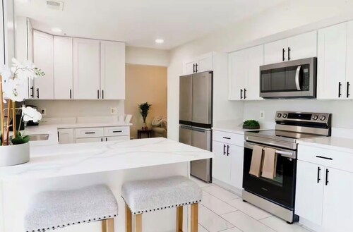 Cozy 4BR Single Family Home Near IAD Family-Friendly w/ Workspaces!