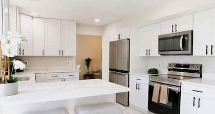 Cozy 4BR Single Family Home Near IAD Family-Friendly w/ Workspaces!
