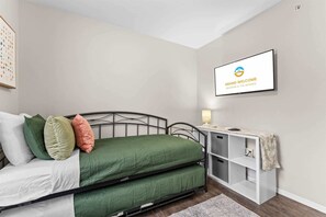 3 bedrooms, iron/ironing board, travel cot, WiFi - Have it all! Pool Access (Branson)