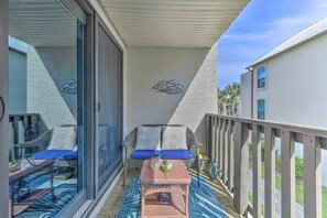 Property grounds - Cozy Largo Mar condo on the white sands of PCB. (Panama City Beach)