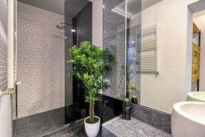 Bathroom - 2-bedroom Duplexin beautiful București (București)