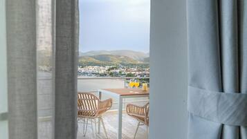 Apartment, Kitchen, Sea View | Dining