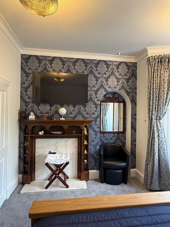 Deluxe Double Room (Room 1 - Deluxe King Suite)