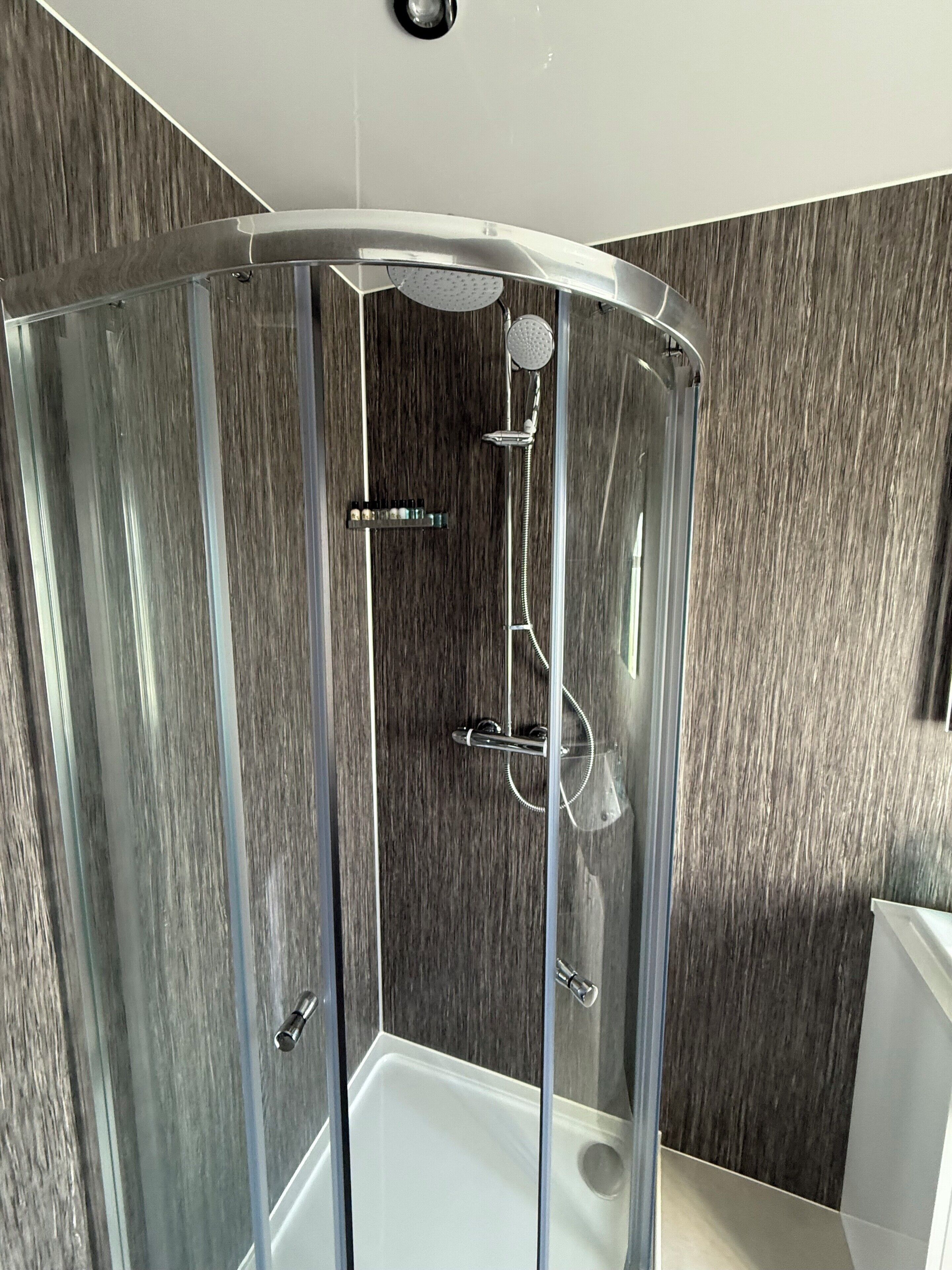 Dubbelrum (Room 2 - Super King Suite) | Badrum