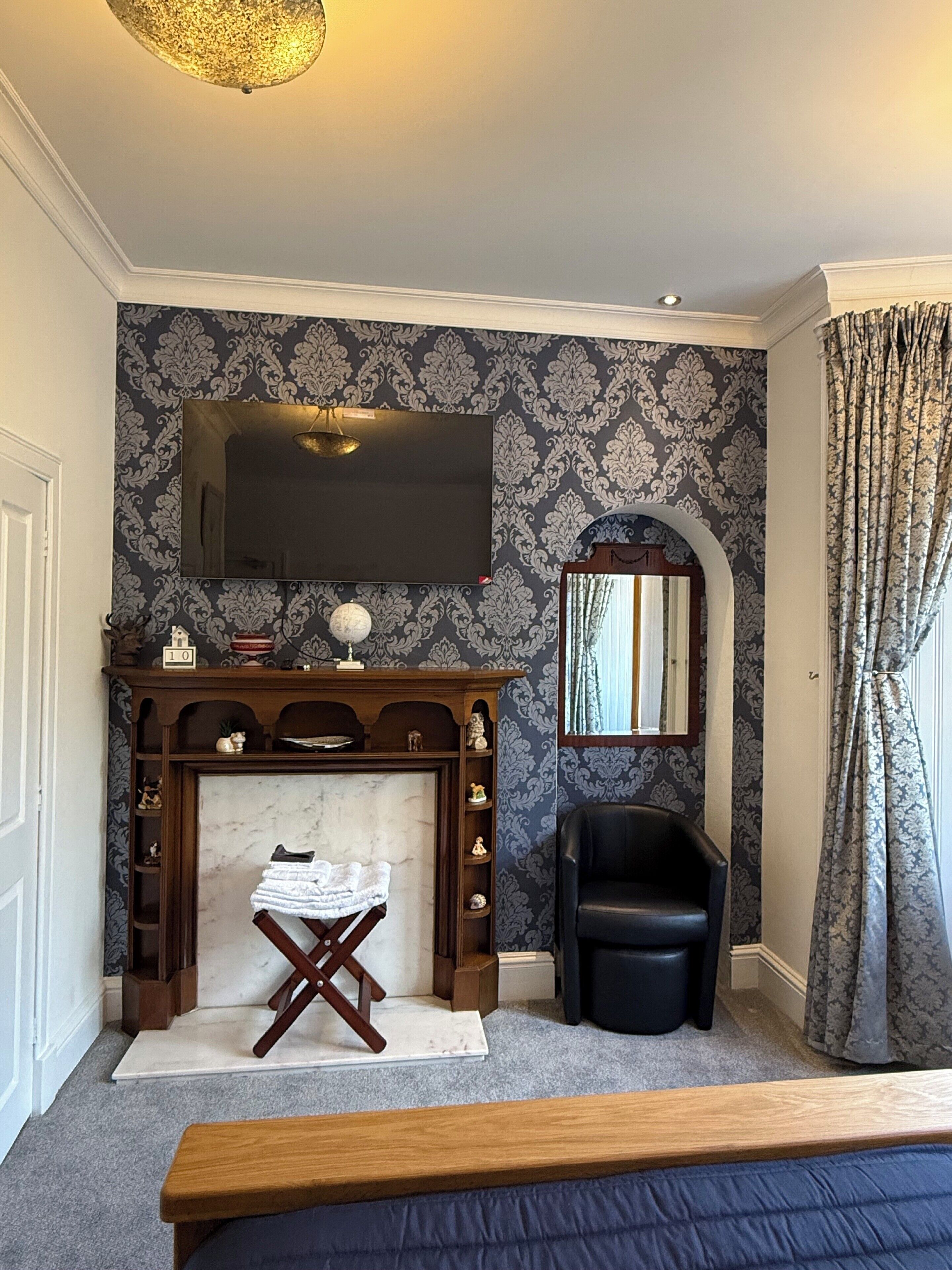 豪華雙人房 (Room 1 - Deluxe King Suite)