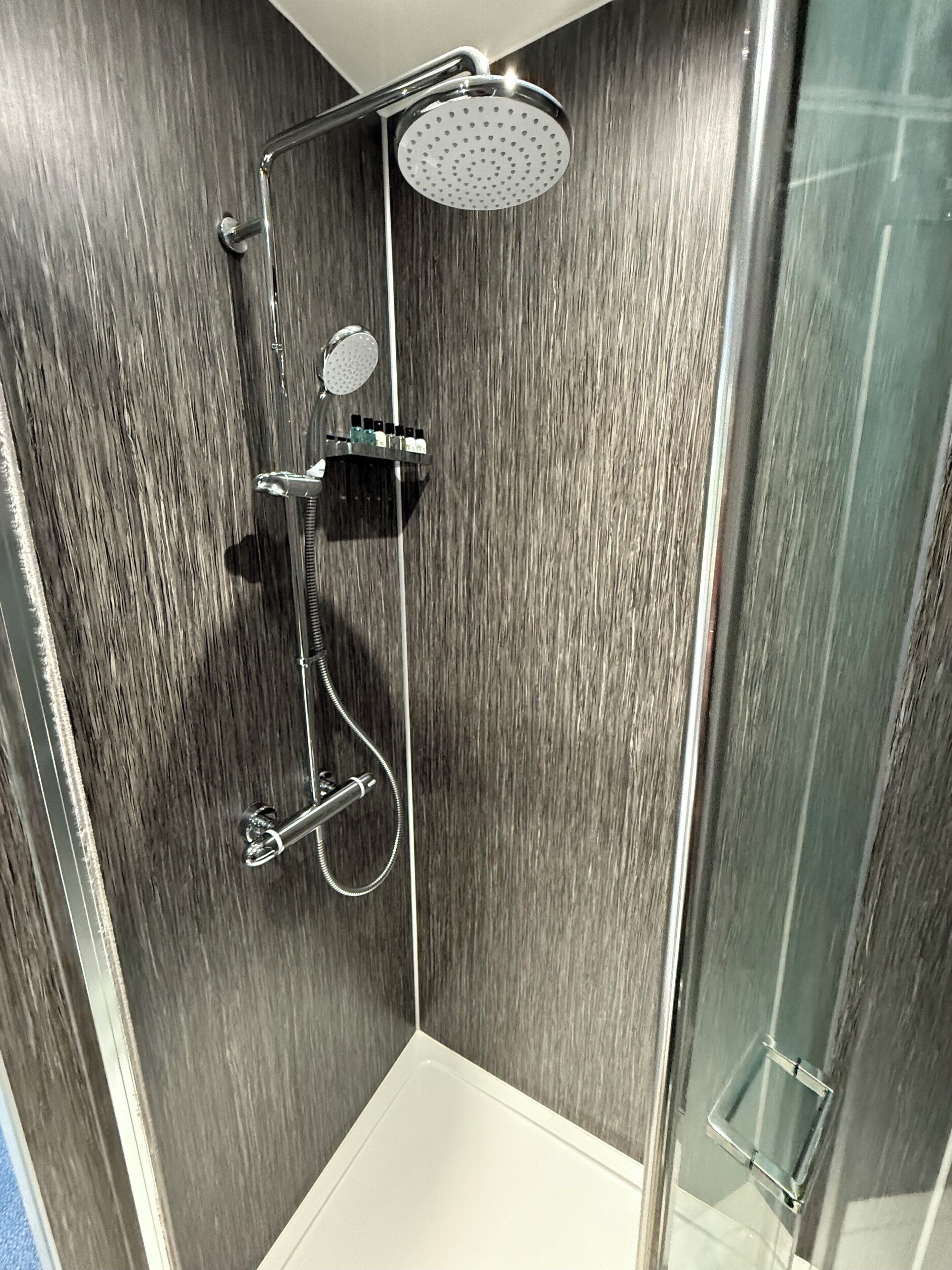 Deluxe Double Room (Room 1 - Deluxe King Suite) | Bathroom