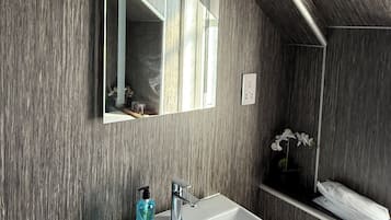 Doppelzimmer (Room 2 - Super King Suite)