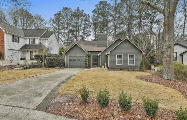 Exterior - Pet Friendly Getaway in PTC (Peachtree City)