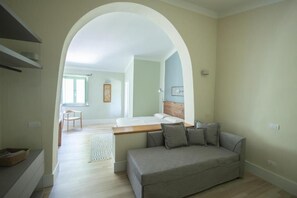 Habitación junior doble, vistas al lago | Zona de estar