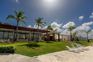 Terrace/patio - 1 bedroom, artificial beach, swimming pool and gym (Punta Cana)