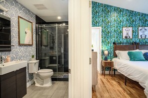 Stylish full bathroom with a walk-in glass shower and bold wallpaper - 6mile to Disney • OC • 5mi to airport • Garage (Santa Ana)