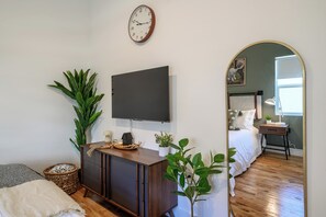 2 makuuhuonetta, silitysrauta/-lauta, vauvan matkasänky, ilmainen Wi-Fi