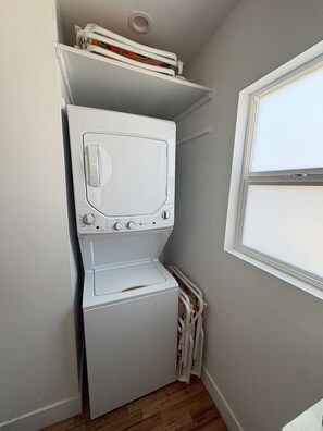 In-unit stacked washer and dryer for added convenience - 6mile to Disney • OC • 5mi to airport • Garage (Santa Ana)