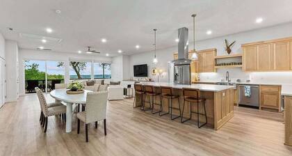 Luxury | Close to Marina | Room for Boat Parking