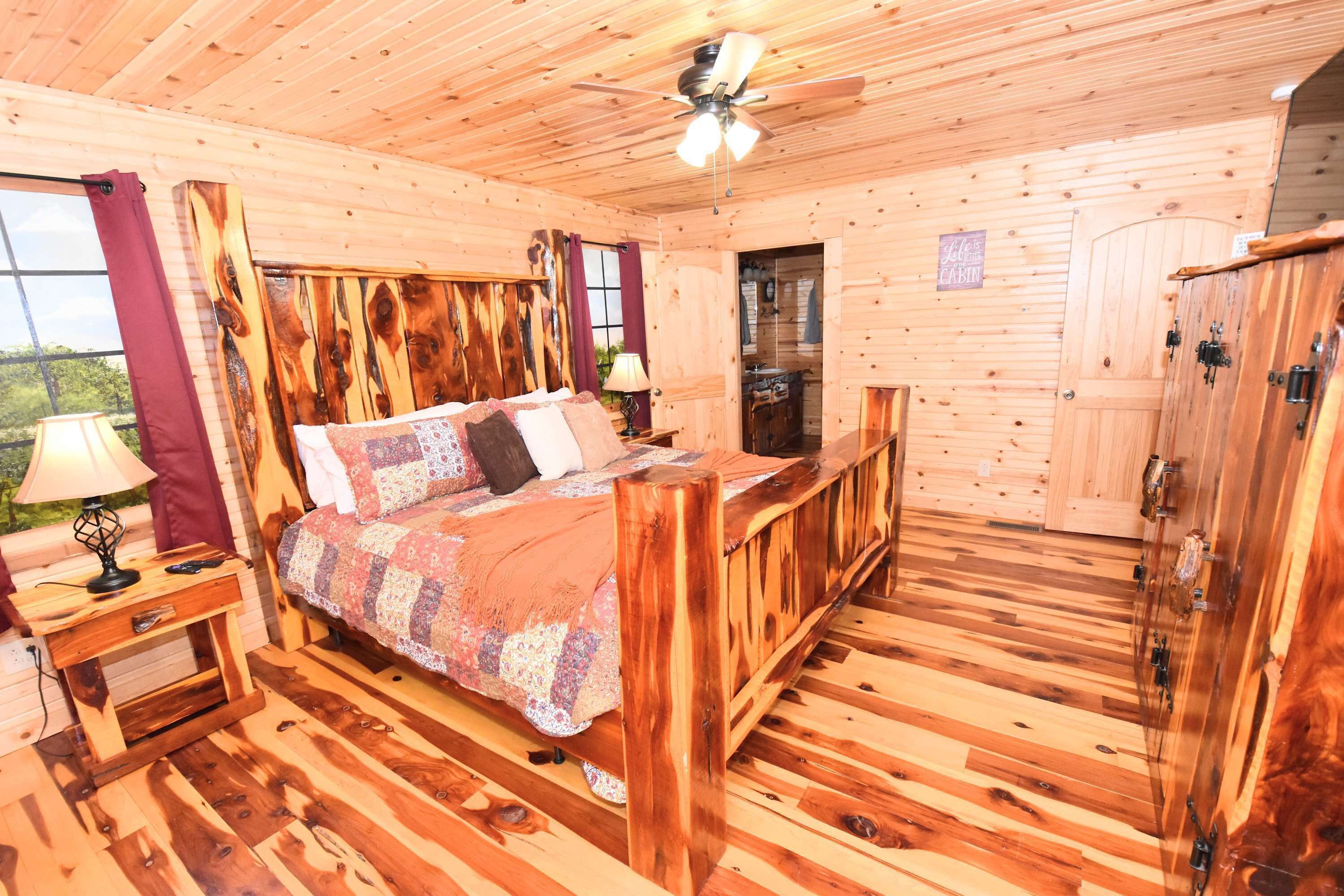 2 bedrooms, desk, iron/ironing board, WiFi