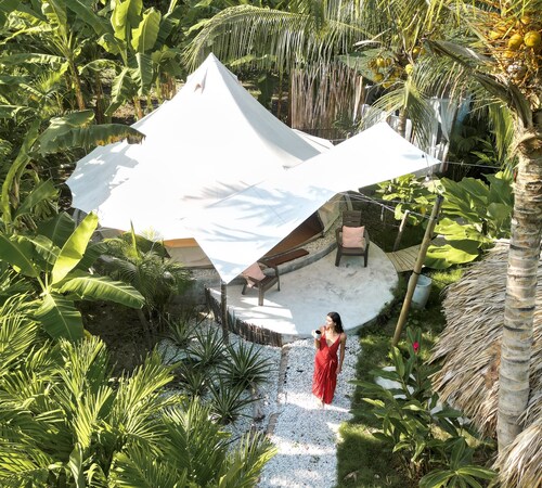 Nómada Tayrona - Riverfront Boutique Glamping - AC - Hot water - Private garden.
