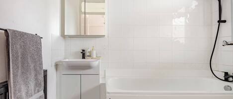 Apartment, 2 Bedrooms | Bathroom