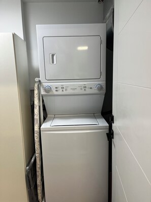 Interior - Relax at Green Jade where you will feel at home near lakes and hiking trails (Chilliwack)