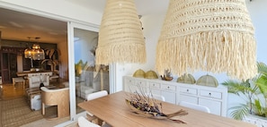 Grand Apartment, 3 Bedrooms, Sea View | Teres/patio